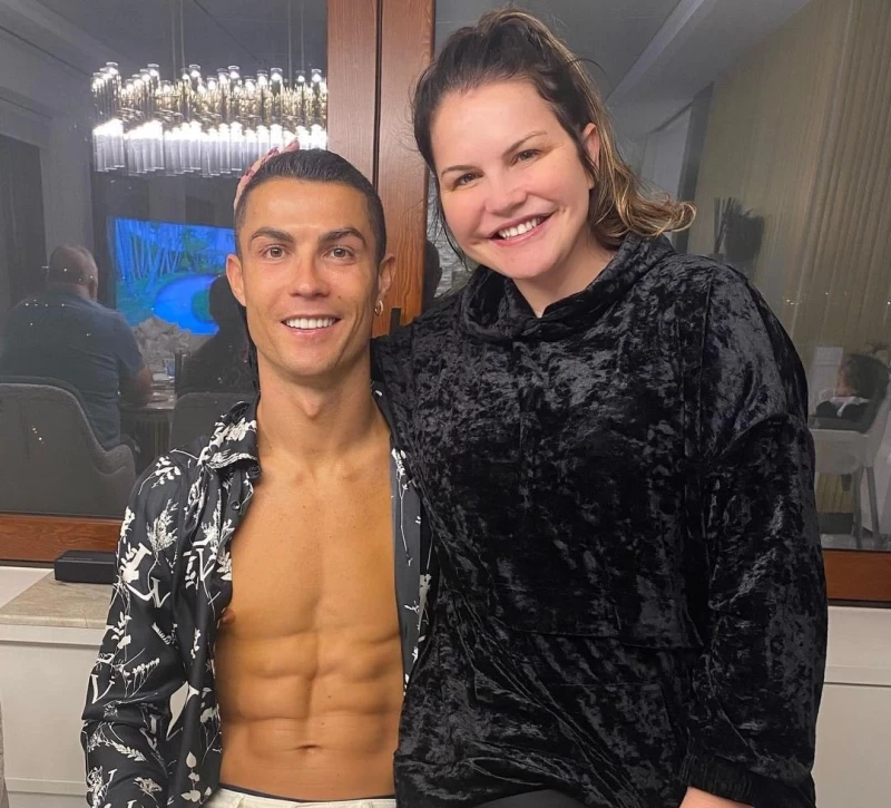 C羅(Cristiano Ronaldo)的姐姐凱蒂雅(Katia Aveiro,右)狂譙今年世界盃。摘自推特