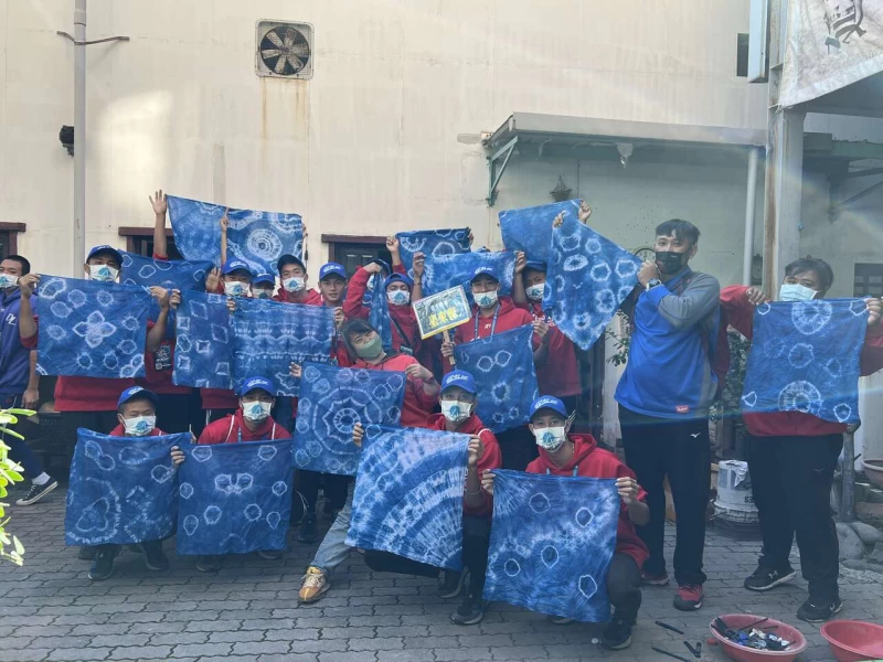 台東縣代表隊體驗藍染。大會提供