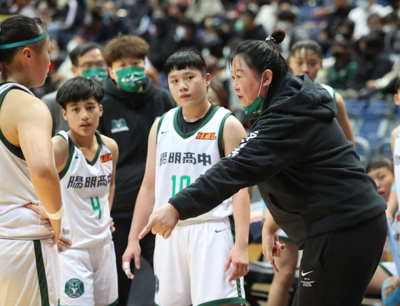 教練李台英率陽明破淡商不敗快意5連勝分組第一。大會提供