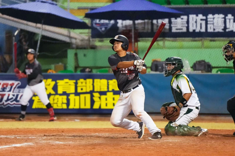 嘉義大學張育昇單場兩長打2打點。大會提供