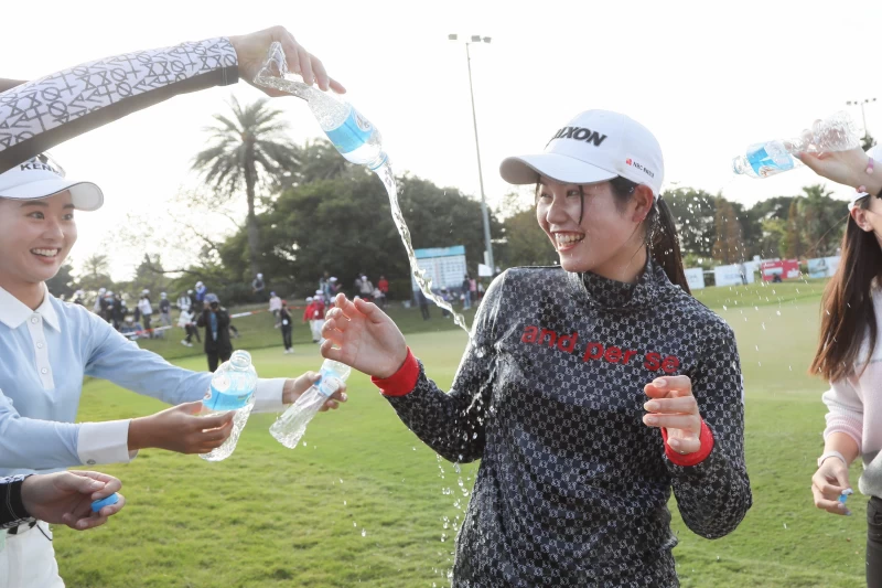日本選手櫻井心那奪冠後接受灑水慶賀。TLPGA提供/葉勇宏攝影