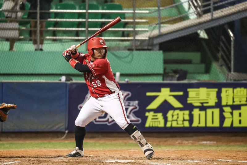 邱亭堯雙安且敲回勝利打點。大會提供