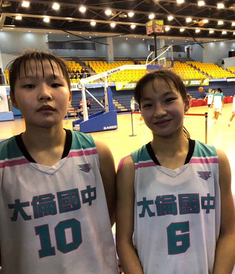 大倫姊姊檔姊姊彭郁榛右30分14籃板4度雙十妹妹彭郁婷 19分19籃板3度雙十。大會提供