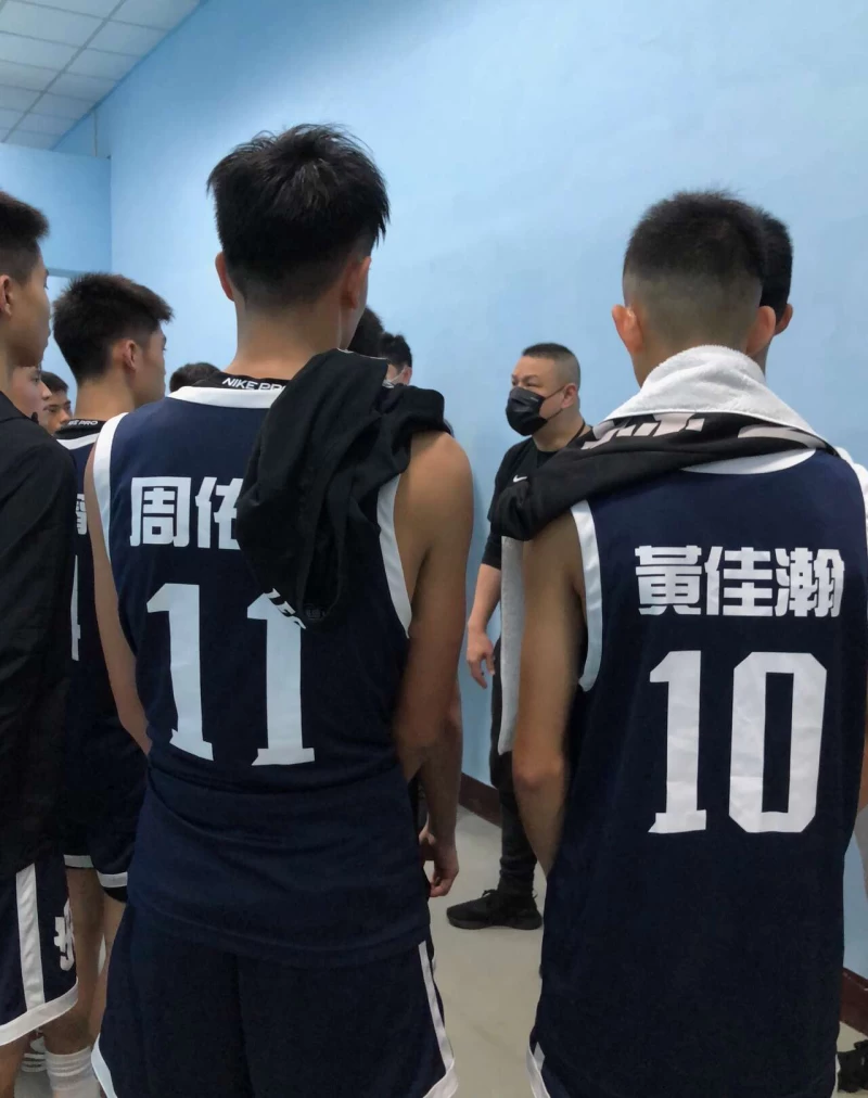 金華只得44分跨季22連勝喊卡,教練吳正杰精神講話後決定自罰伏地挺身40下。大會提供