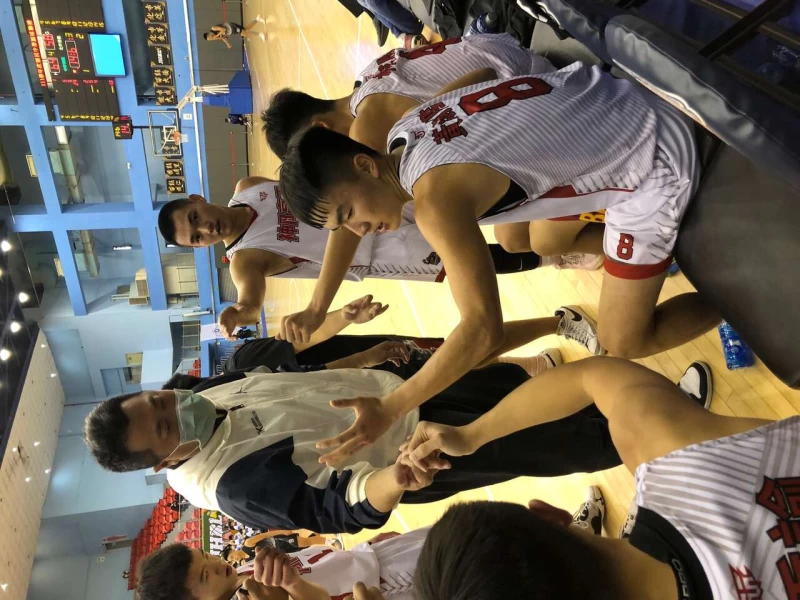 神岡教練張家豪肯定愛將黃瀚陞硬起來且不忘give me five。大會提供