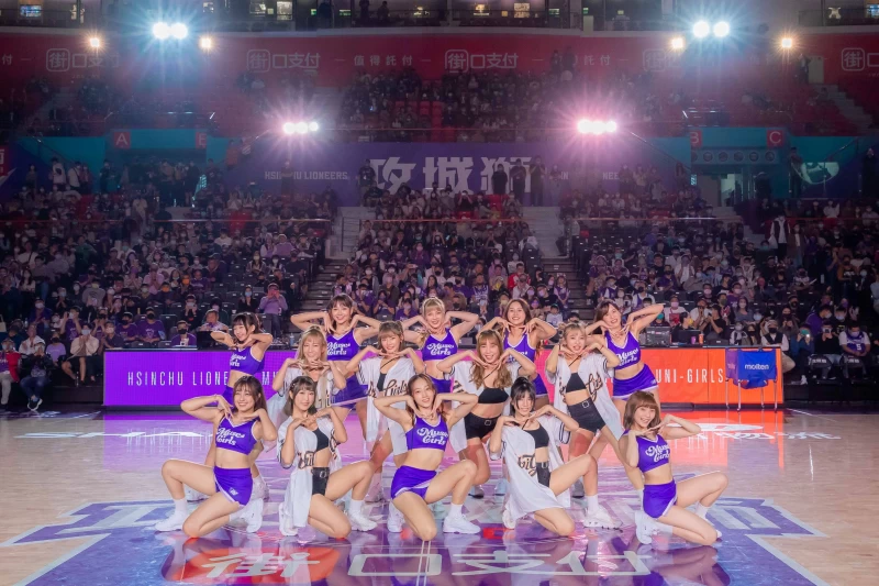 雙獅女孩攻城獅Muse Girls與統一獅Uni girls攜手帶來精彩表演。官方提供