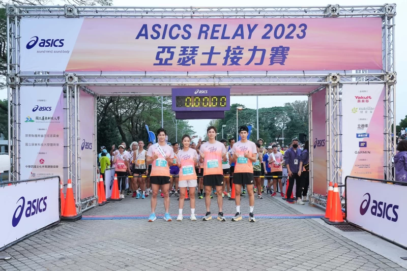 ASICS品牌大使林敬倫組明星隊參賽,號召潘君侖、張瀚元、林昀希一同感受南台灣的熱情。官方提供