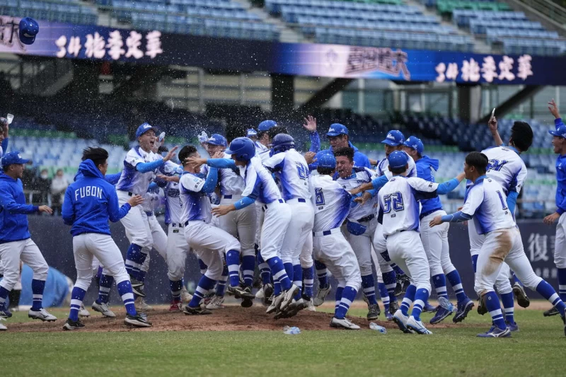 台灣體大奪下111學年度大專聯賽冠軍。大會提供