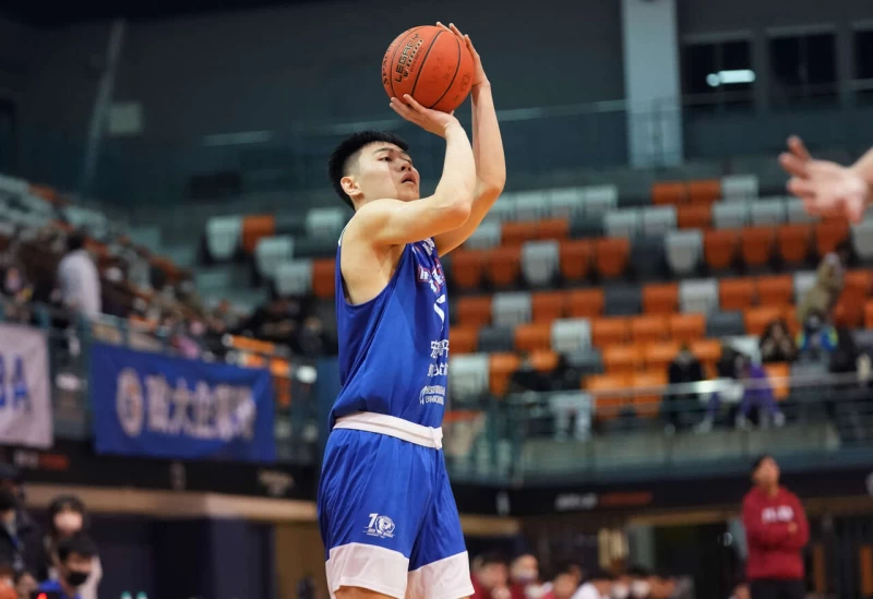 健行科大劉丞勳16分12籃板4助攻。大會提供