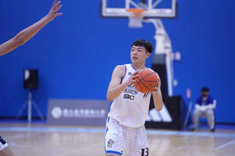臺灣體大王信勝10分12籃板。大會提供