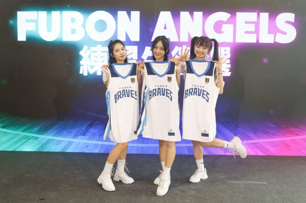 獲選FA練習生女孩(左起)惜葆、卡洛琳和羽珊。官方提供