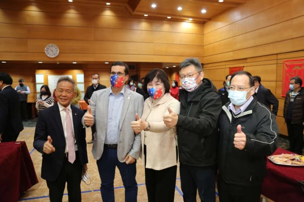 112年體育聯合辦公大樓新春團拜,國際桌球總會技術官員Pablo Perez也來參與。體育署提供