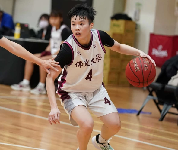 佛光大學李宜樺打滿貢獻11分8籃板4助攻。大會提供
