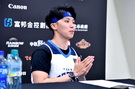 富邦勇士籃球隊應援團長崔維斯受訪。范翊萱攝