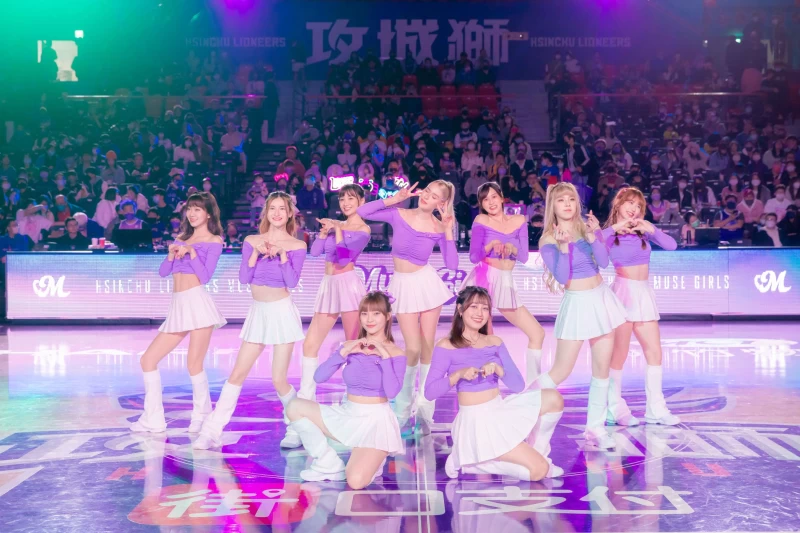 Muse Girls攜手倪菈帶來戀愛感爆棚的開場表演。官方提供