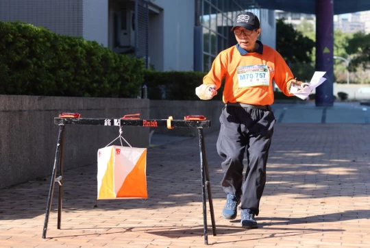 74歲不老戰士莫道在協會盃完成比賽。(大會提供)