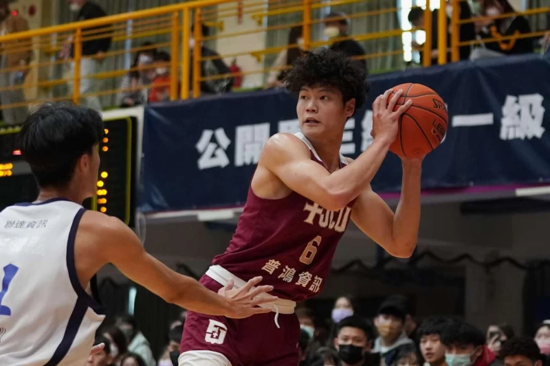 輔仁大學江均12分6籃板。大會提供