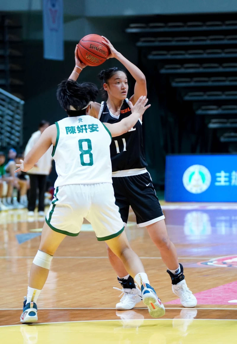 淡商超級中鋒蕭豫玟29分27籃板開季連11場雙十,含3 度雙20及2度3020。大會提供