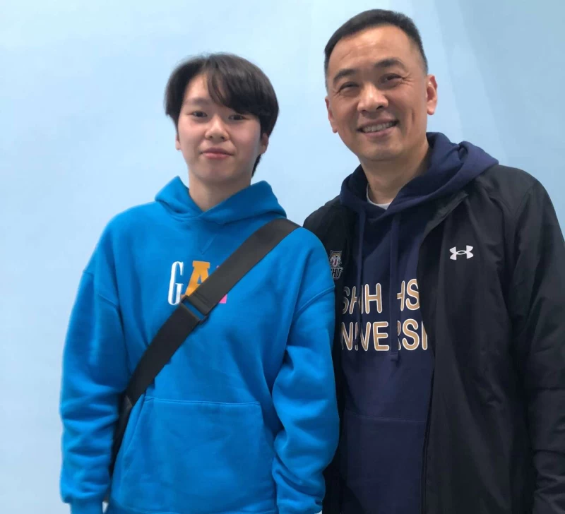 108109學年連兩季UBA冠軍賽MVP林蝶,首度到紅館挺世新學妹教練何正峰。大會提供