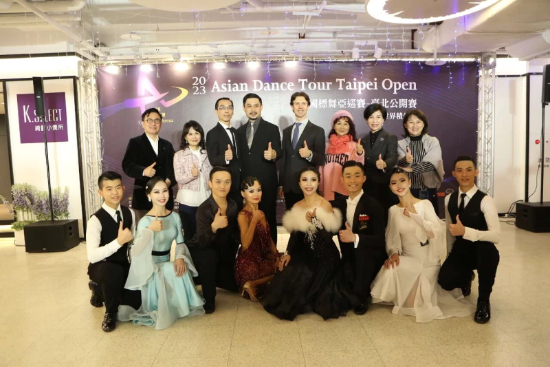 2023國標舞亞巡賽賽前記者會合照, (後排中間左起)環球扶輪社創社社長劉漢仲先生、臺北市體育局局長王泓翔、世界舞蹈組織總會會長 Mr. Arunas Buzikas。官方提供
