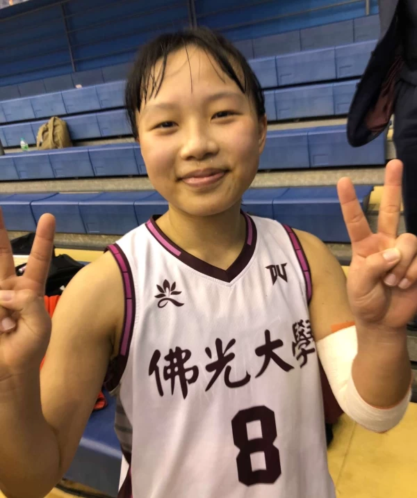 大四小前鋒陳郁婷的HHBL七賢、HBL普門和UBA佛大，三重學姊Q隊長後衛梁瑜玲。大會提供