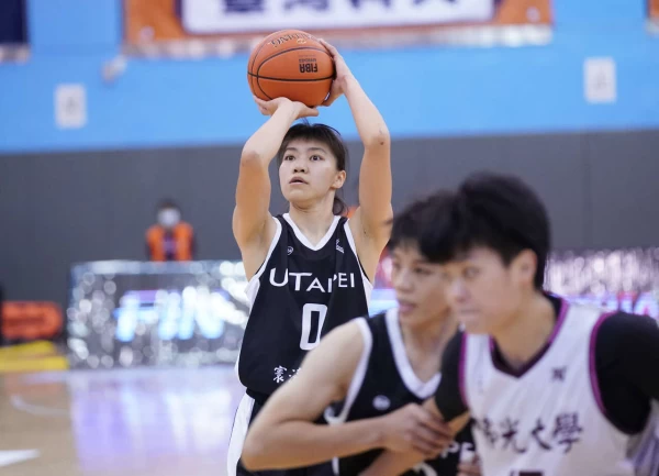 北市大學廖瑋晴13分12籃板。大會提供