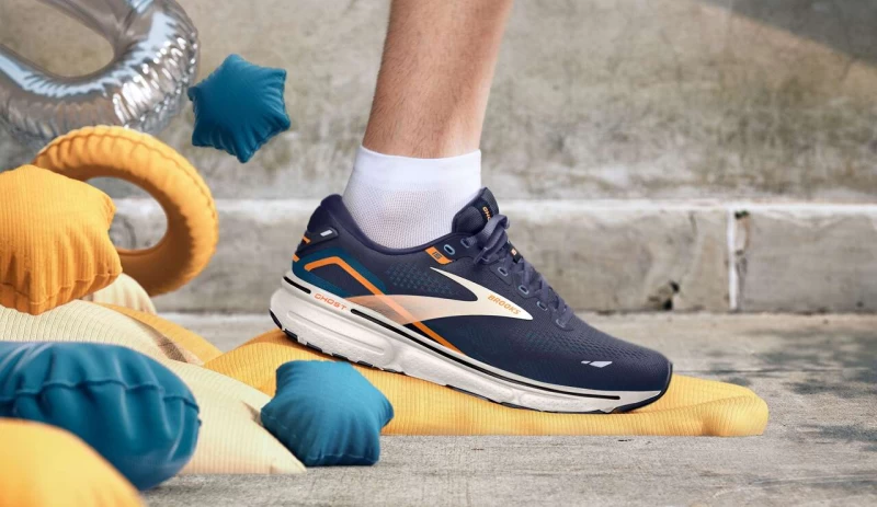 BROOKS 碳中和跑鞋GHOST 15無干擾的順暢跑感完美契合輕鬆跑課表。官方提供