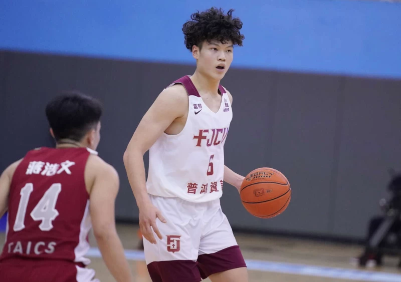輔仁大學江均20分13籃板。大會提供