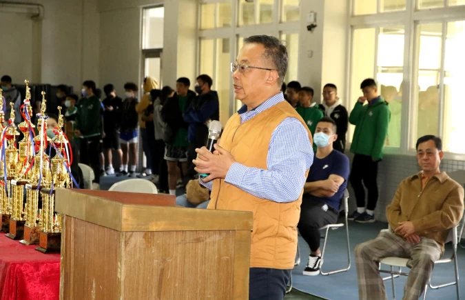 高苑工商董事長余政憲主持「南六盃」全國國中籃球邀請賽開幕典禮。高苑工商提供