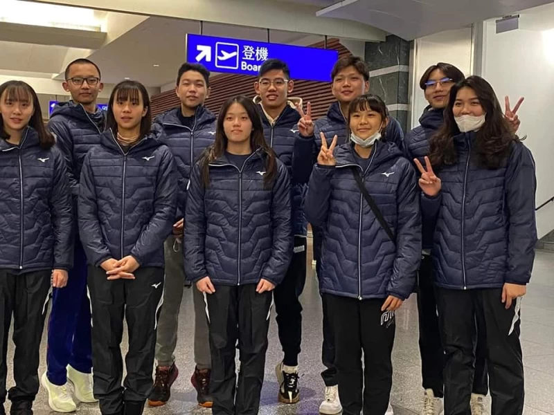 台灣10名潛優選手赴日本靜岡移訓前合照。摘自陳怡仲臉書