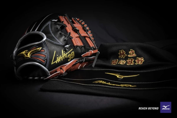 打擊手套是Mizuno Pro最高等級。官方提供