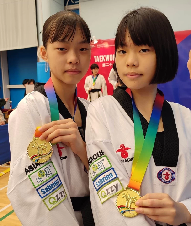 江家姊妹檔江宜珊、江宜璇兩人赴香港以六戰全勝摘下兩金。江亘松提供