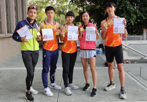 金門奪金選手,陳彥龍(左起)、楊天筆、洪雅琳、陳怡芳、李怡農。大會提供