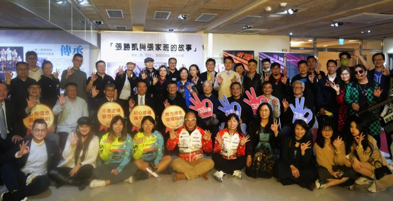 大批支持贊助商和粉絲共同大合照。詹健全攝