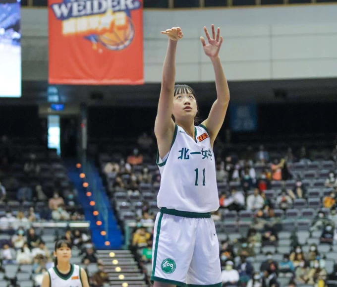 新高21分17籃板2度雙十膺單場mvp的北一女高二中鋒黃子芸。大會提供