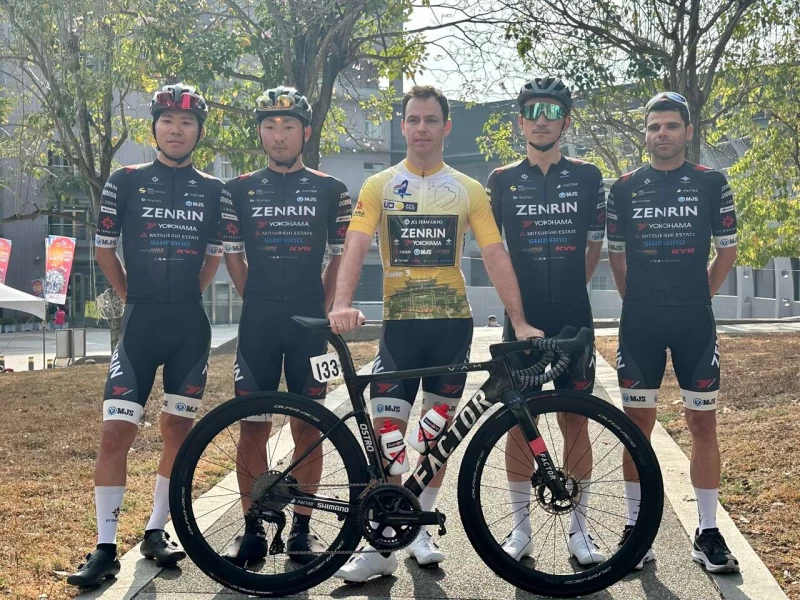 黃衫來自日本右京車隊(JCL Team Ukyo)的Raymond Kreder(中)。官方提供