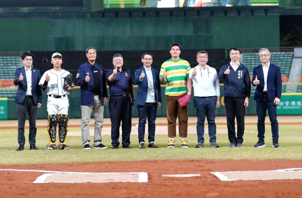 熱身賽合照。官方提供