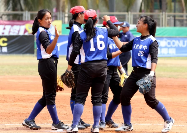 國中組投縣埔里以13比0壓倒性勝利贏桃市南崁。高中體總提供