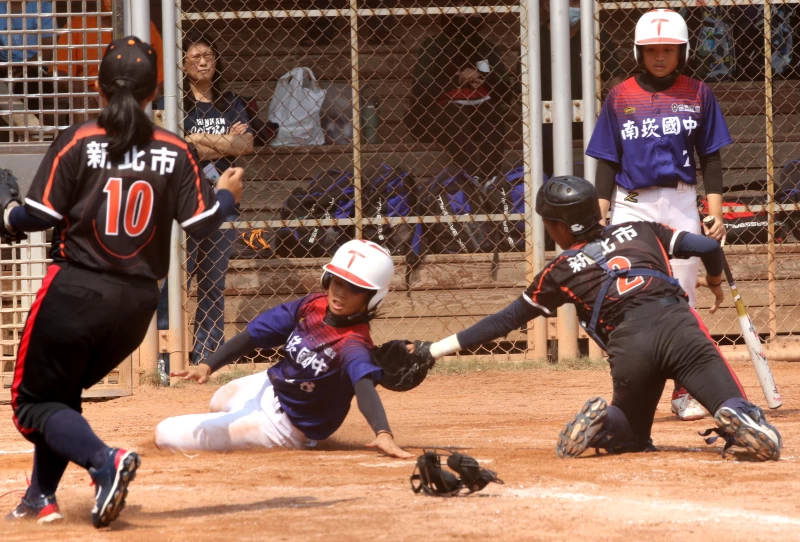 國中組新北福營與桃市南崁對戰激烈,福營最後以6比3 勝南崁。高中體總提供