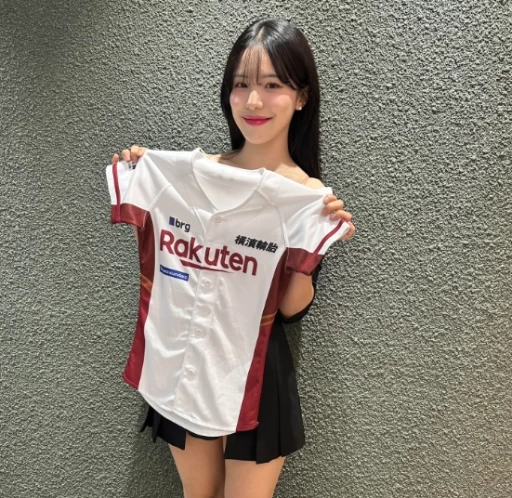 李多慧加入樂天,用中文向粉絲問好。取自取自Rakuten Girls粉絲專頁