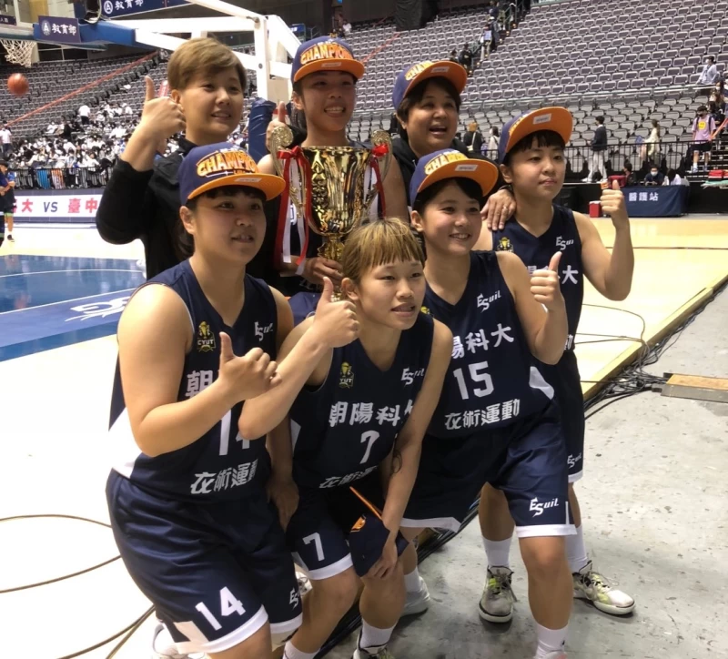 朝陽教練檔張婷翔柳內惠茹與先發五虎。大會提供