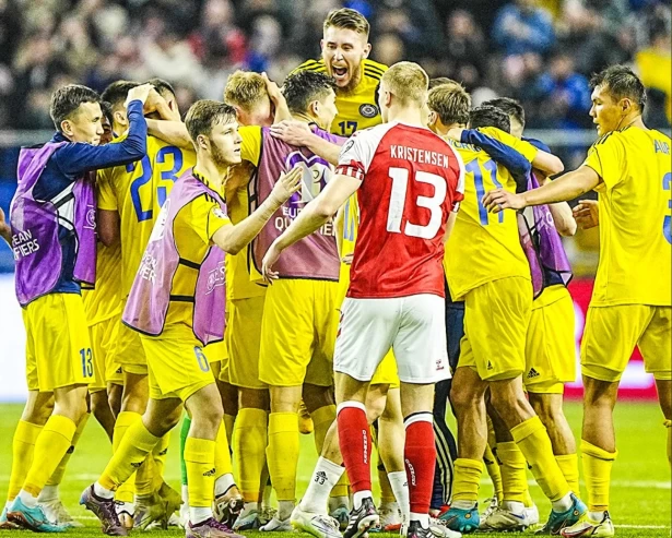 哈薩克男足。（圖取自@brfootball推特）
