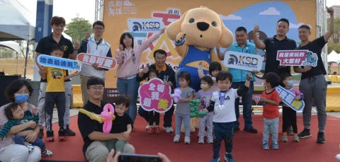幼兒滑步車活動 5歲組冠軍的林秉橙為高雄在地人,平常就在極限運動場練習。高雄市運動發展局 提供