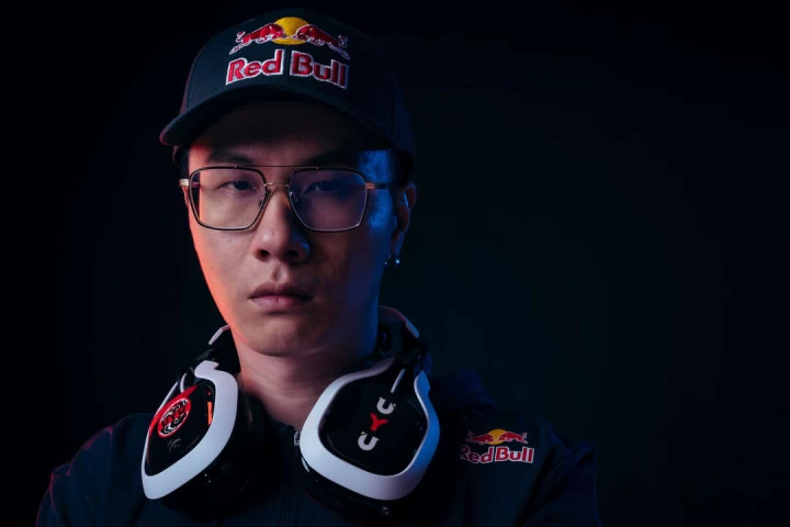 Red Bull電競選手石油王奪下EVO Japan冠軍堪稱台灣之光 。官方提供