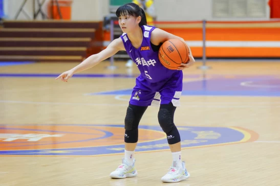 永和鄭敬璇16分8籃板6助攻3抄截指揮若定。大會提供