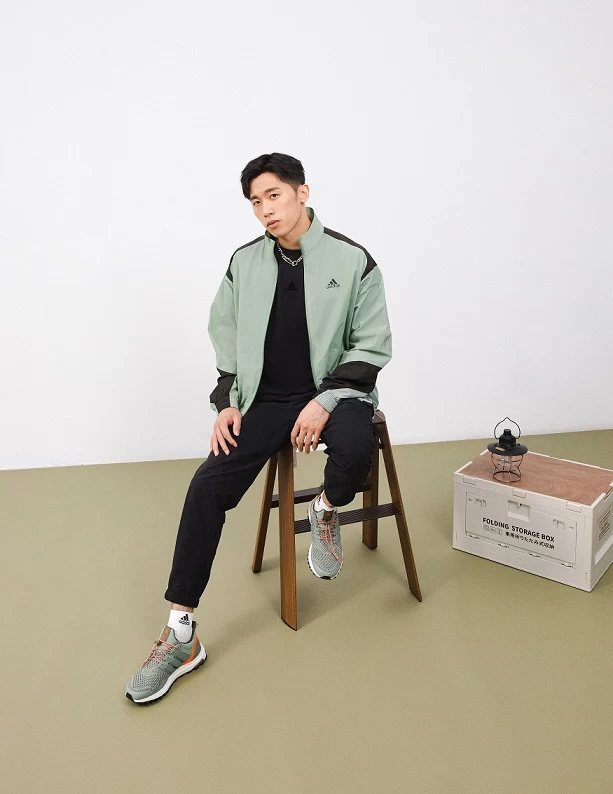鞍馬王子李智凱上腳同樣綠色系的ULTRABOOST 。官方提供