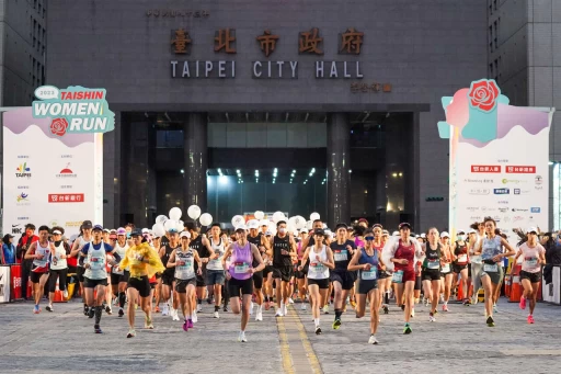 台新女子路跑今晨開跑再度吸引超過9000名女孩踏上挑戰自我的道路。大會提供