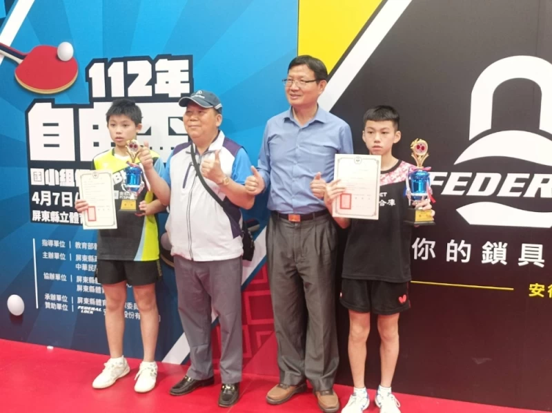 余奕慶（右）、陳凱程（左）分別奪得今年自由盃12歲組單打第一、二名。姚瑞宸攝