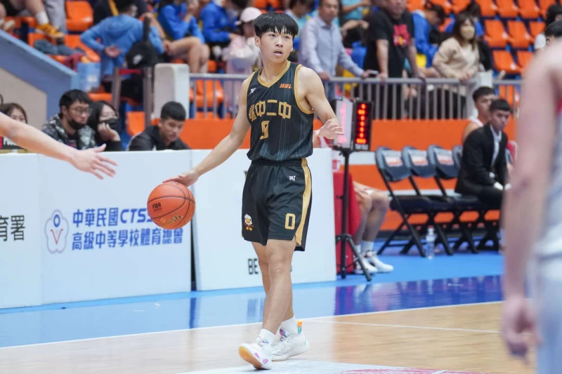 台中二中陳子瑋三分球11投中5飆生涯新高33分5助攻。大會提供