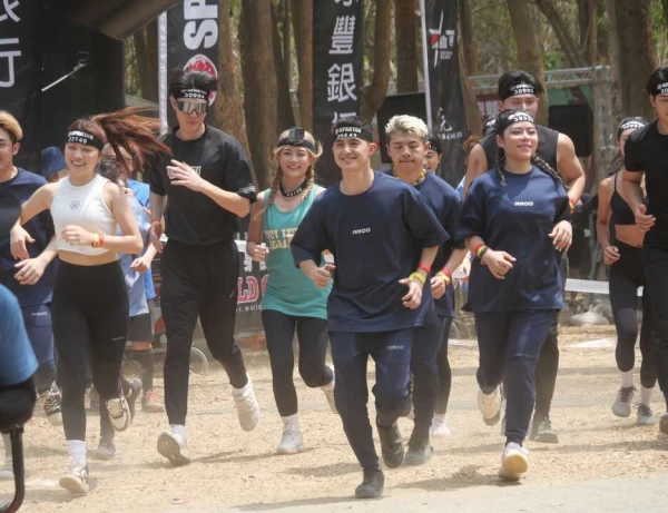 全明星運動會的藝人也開心前來體驗。大會提供
